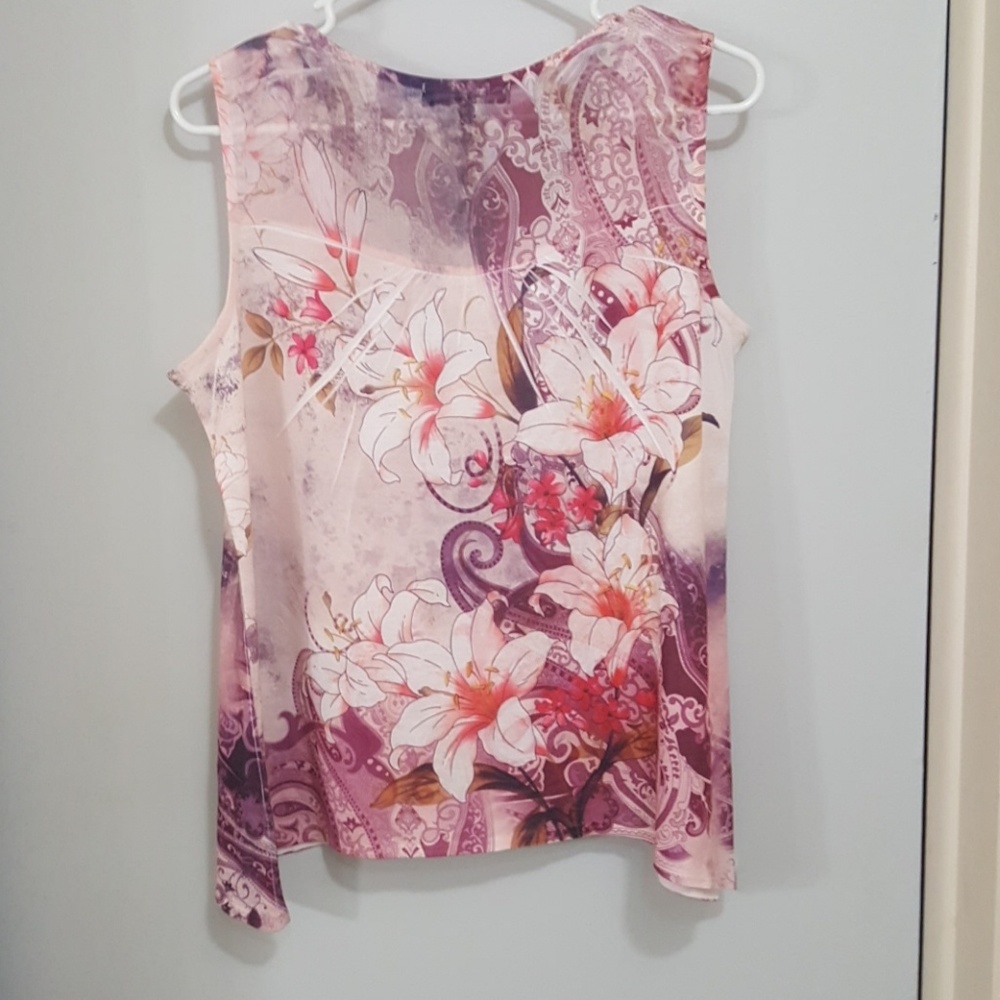 Flowy top. - Picture 2 of 4